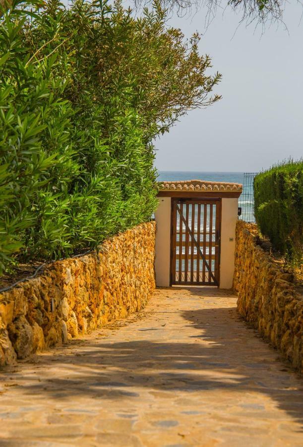 1Br Beachfront Complex - Mi Capricho Sitio de Calahonda Exterior photo